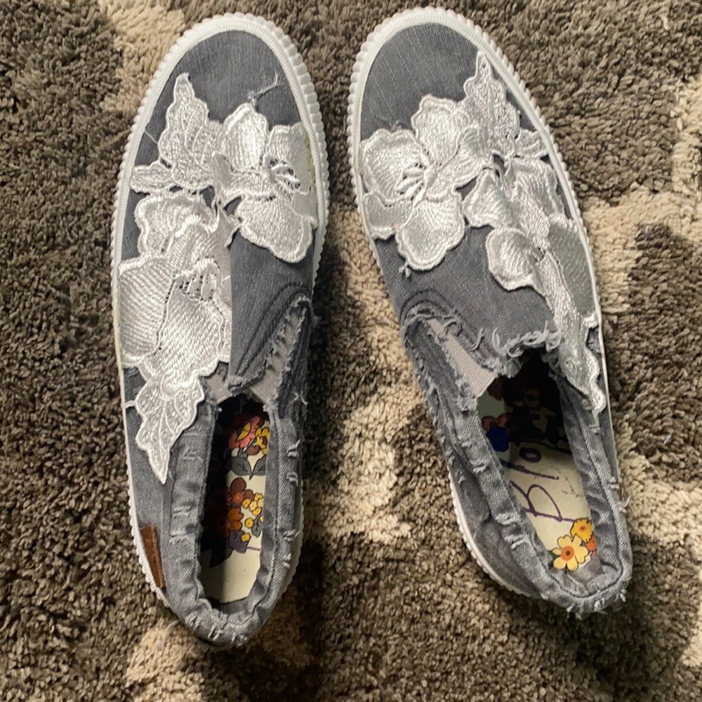 Grey lace shoes